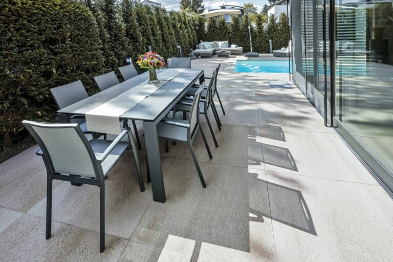 UM_FaGBG_CMetten_Umbriano_PL_granitbeige_100x100_5426_ret-1WB-015993-1